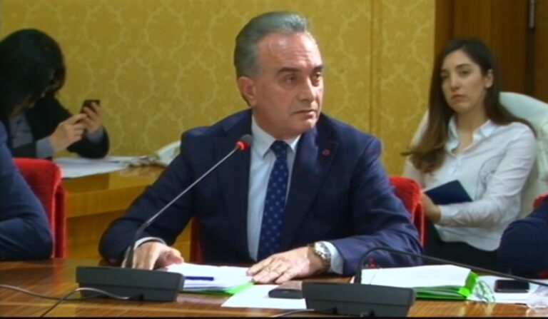 Baçi: Naftëtarët janë lënë në mëshirë të fatit, administrata feston shën valentinin