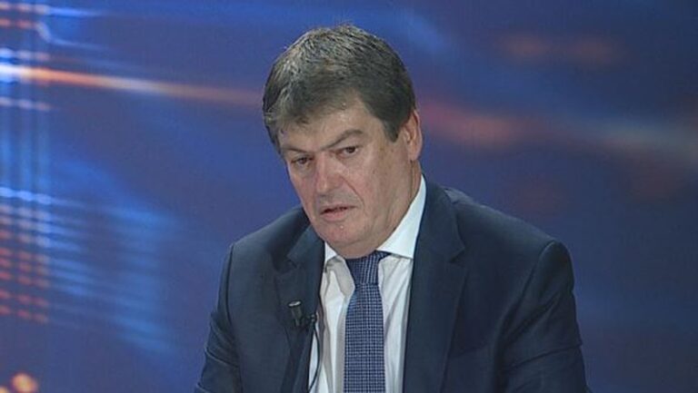 COVID-19, Bamir Topi: Mund ta fitojmë imunitetin natyral