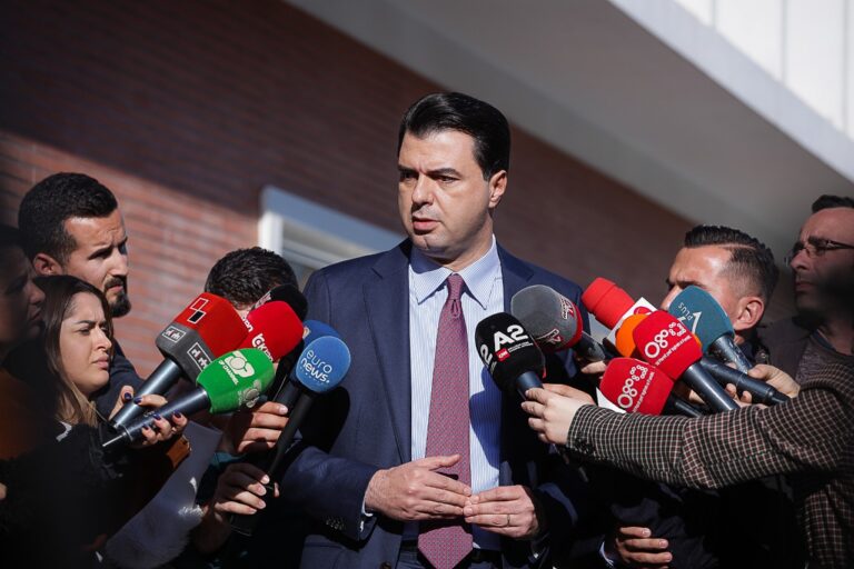 Basha: Jemi para një grushti shteti. Rama i ka bërë hesapet gabim, rotacioni është i pashmangshëm