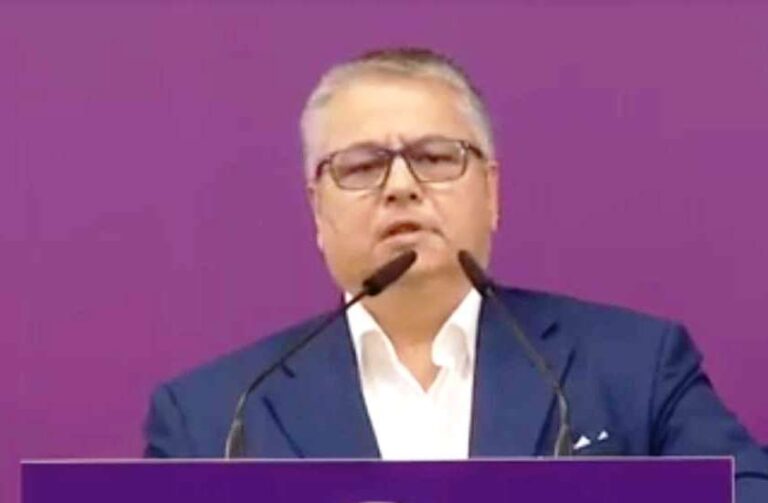 Bashkim Fino: Kryetari i partisë të mos kandidojë në 4 zona, i bën nder opozitës