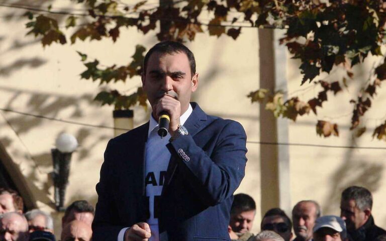 Të rinjtë në protestë/Këlliçi: Çdo diktator e ka një cikël dhe rrëzohet