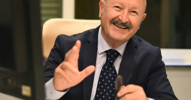Mjeshtri i madh Bujar Kapexhiu: Në 2 mars do jem në shesh për Kushtetutën që është Bibla dhe Kurani ynë (Video)