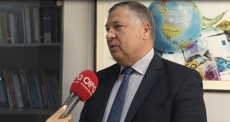 Shqiptarët në borxh, çdo person duhet të paguajë 2600 euro për huanë e shtetit