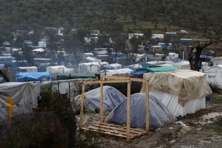 Grekët në protestë kundër ndërtimit të kampeve të reja për emigrantët
