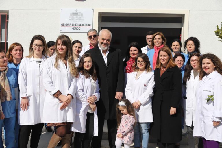 Ndroq/Rama-Manastirliu në qendrën e re shëndetësore: 59 mijë qytetarëve i’u kursyem ecejaket