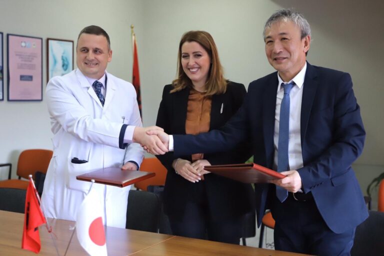 4 pajisje të reja tek ”Koço Gliozheni”, Manastirliu: Investojmë në 4 maternitete
