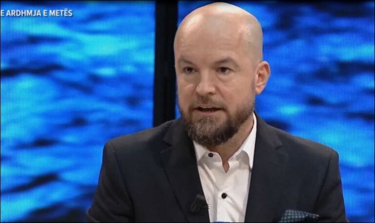 “Në 2 mars në Bulevard”, Alfred Lela: Pas daljes së opozitës nga parlamenti, të gjithë prozhektorët janë kthyer nga Meta
