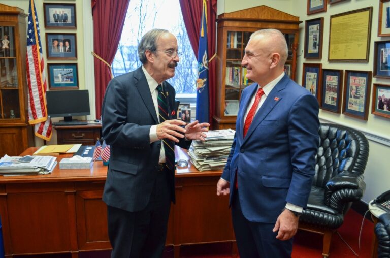 Presidenti Meta takon kongresmenin Eliot Engel: Mik i çmuar i kombit shqiptar