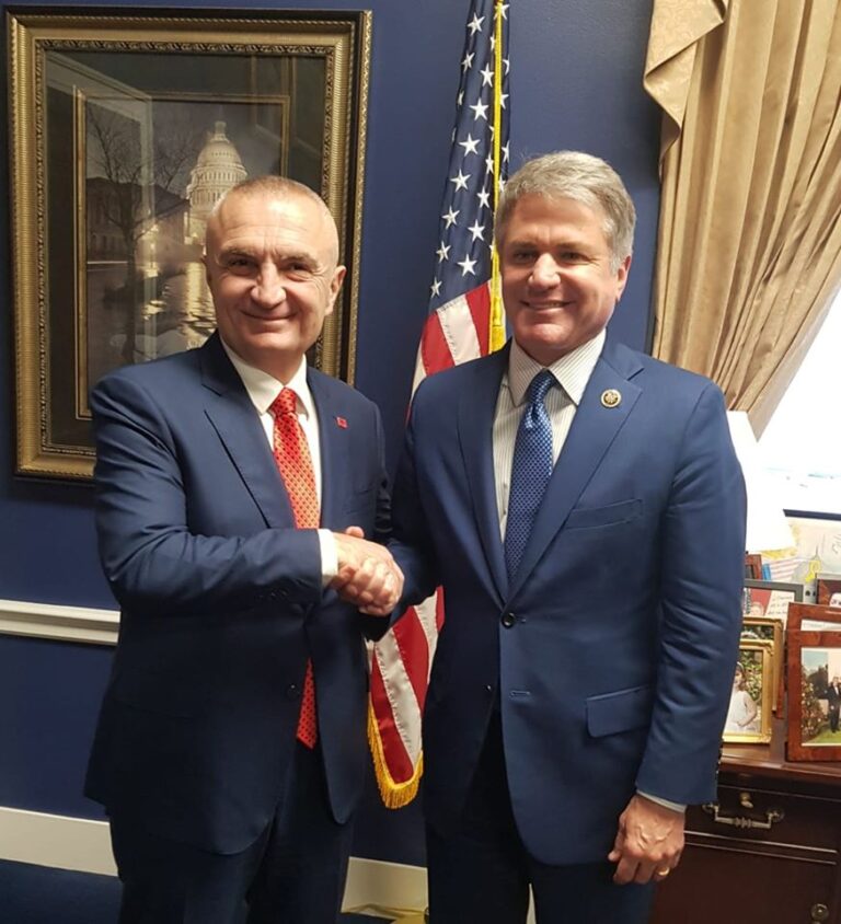 Presidenti Meta takon kongresmenin Michael McCaul