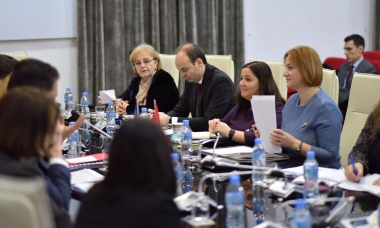 Reformat ekonomike, ministrja Denaj takohet me përfaqësues të KE