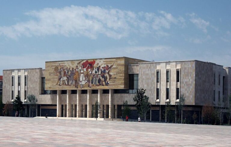 U mbyll pas tërmetit, Muzeu Historik Kombëtar hapet për vizitorët