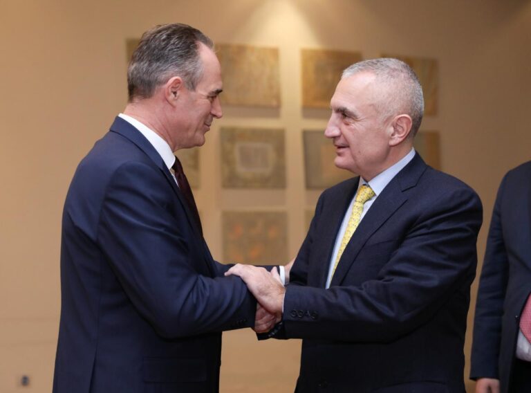 Presidenti lidh festën e pavarësisë së Kosovës me festën kombëtare të Serbisë