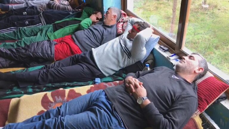 Ballsh/Kompania u kalon pagat, mbyllet greva e urisë