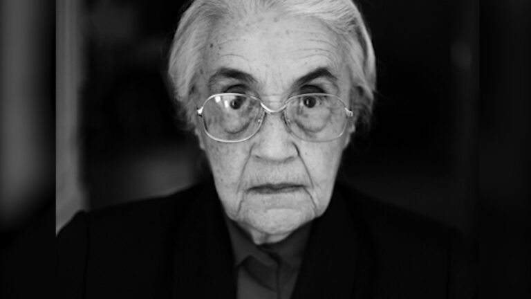 VIDEO/Kur Nexhmije Hoxha u lirua nga burgu