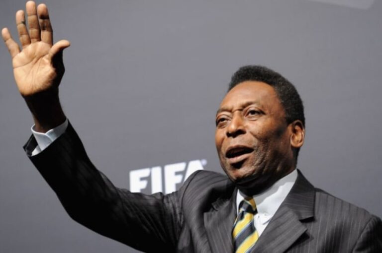 Pele qetëson tifozët: Ndihem mirë, probleme normale për moshën time