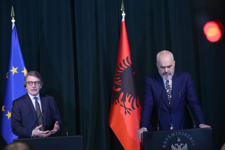 Kryeministri Rama fjalë të ndjera për vdekjen e David Sassolit: Avokat i zjarrtë i Shqipërisë!
