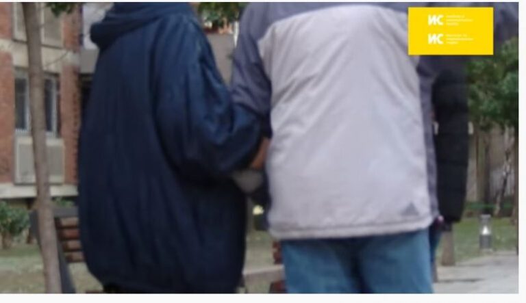 VIDEO/ Sherr i dhunshëm në Shkup, 2 persona zihen, të tjerët filmojnë