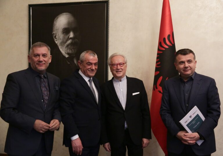 Zbardhet biseda mes Hannes Swoboda dhe Ruçit