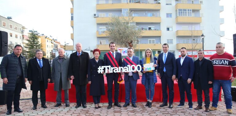 100-vjetori i Tiranës Kryeqytet, Veliaj nderon disa familje në qytetin e Rrogozhinës