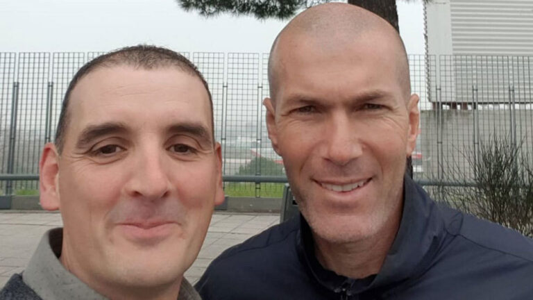 Zidane përfshihet në aksident automobilistik, por e zgjidh me një “selfie”