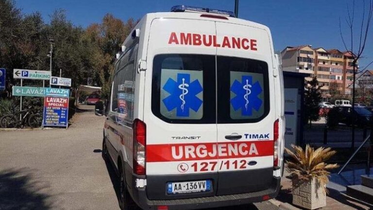 Gruaja hidhet nga kati i 9-të i pallatit, ndërron jetë rrugës për në spital