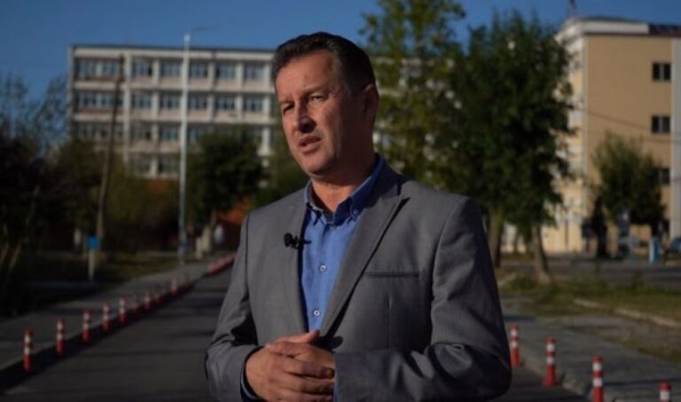 Deputeti i AAK-së: Nuk duhet të hiqet taksa pa e njohur Serbia shtetin e Kosovës