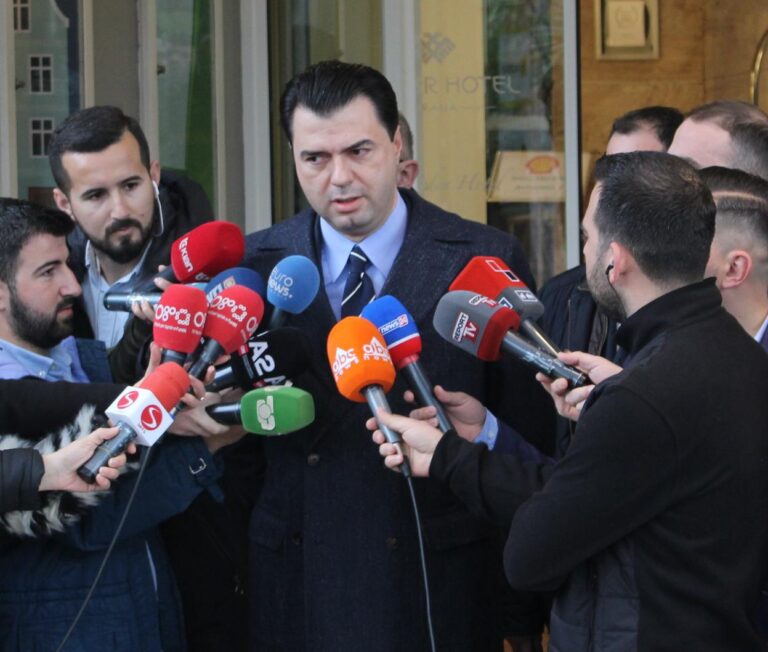 Takimi me ”Venecian”, Basha: Përballje me pengmarrësit, vendi në kolaps total