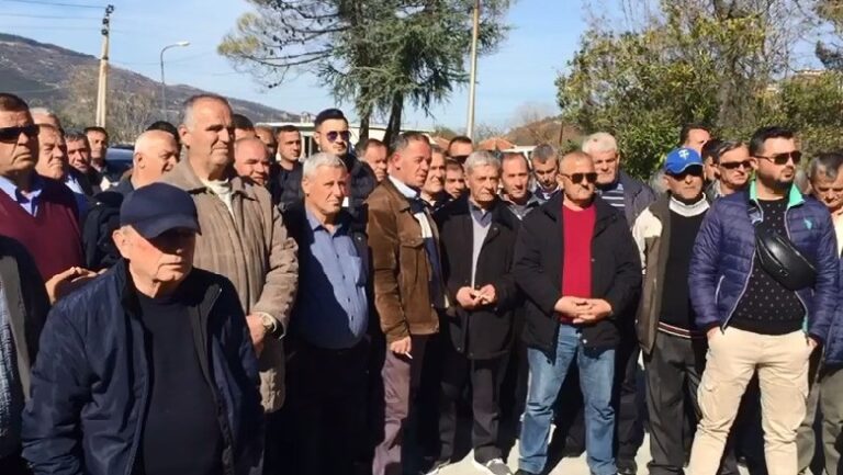 Naftëtarët e Ballshit: Nuk tërhiqemi pa i marrë të gjitha pagat. S’duam lëmoshë
