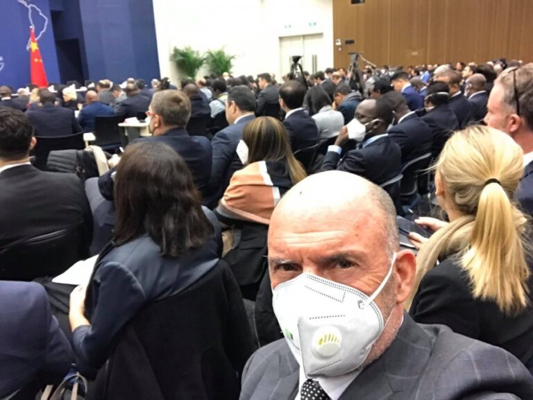Ambasadori shqiptar: Martirët kinezë në luftë kundër virusit janë edhe dëshmorët tanë!