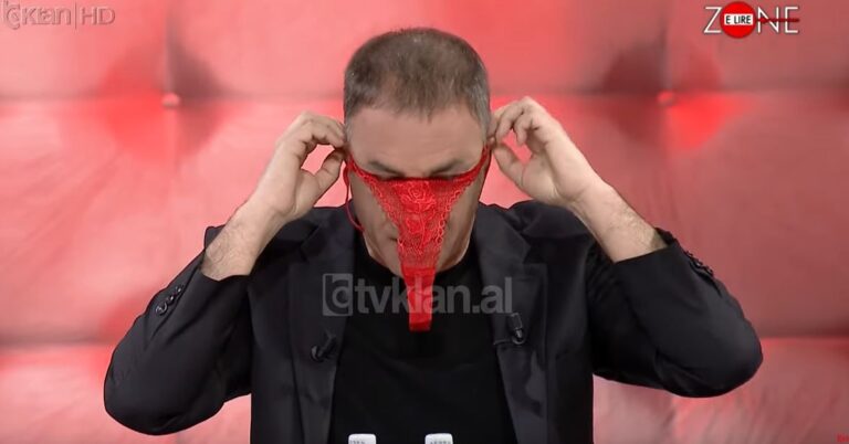 Striptistet i japin Arian Çanit një maskë të veçantë për koronavirusin