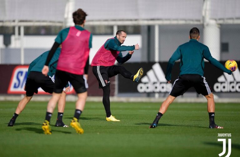 Juventus bën një super “goditje” në mbrojtje, shikoni kush është rikthyer