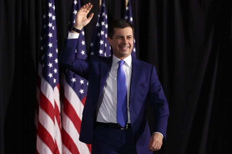 Debat në Shtëpinë e Bardhë, Sanders dhe Buttigieg nuk kursejnë akuzat ndaj njëri-tjetrit