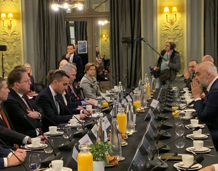 Konferenca e Donatorëve/ Komisionari për zgjerim në BE: Solidaritet i fortë pas tërmetit