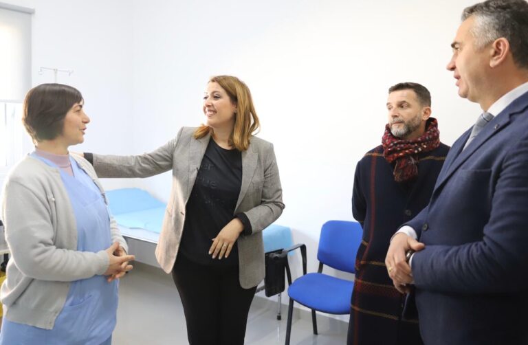 Manastirliu: Po rindërtojmë Shëndetësinë që e lanë gërmadhë