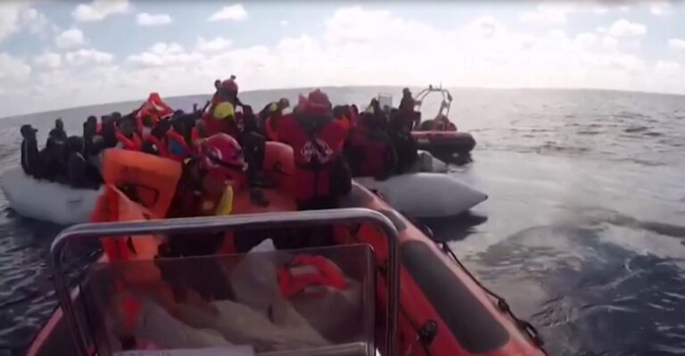Kërkohet zbarkimi i 363 emigrantëve