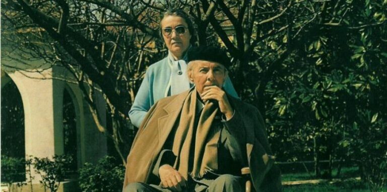 “Ishte një dashuri e pastër, e shëndoshë dhe e fuqishme”, Nexhmije Hoxha rrëfen njohjen me Enverin