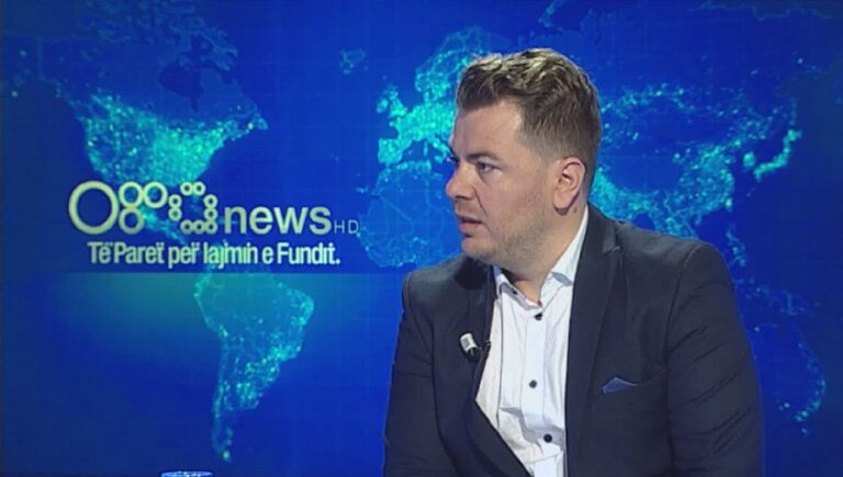 “Nexhmija duhet të vdiste në burg”, historiani Kapri: La pas trashëgimi kriminale