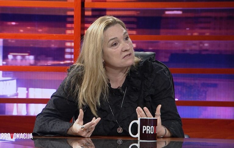 Cila molë po na ha vërtet?