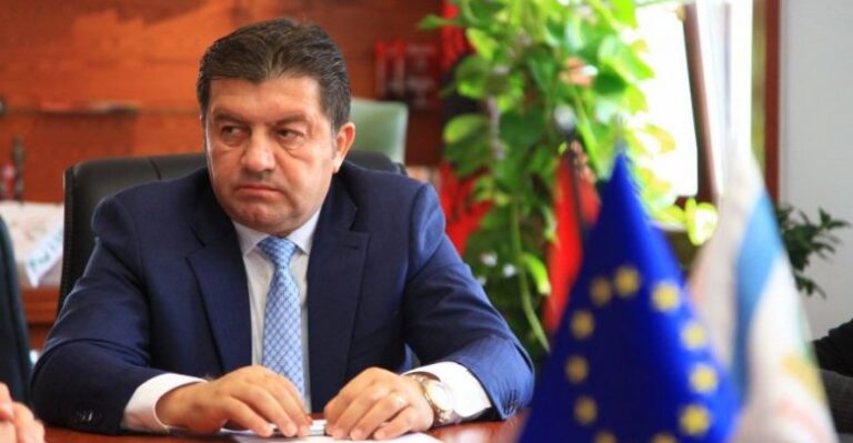 Prokuroria kërkoi tre vite burg për ish-kryebashkiakun e Lezhës, reagon Fran Frrokaj