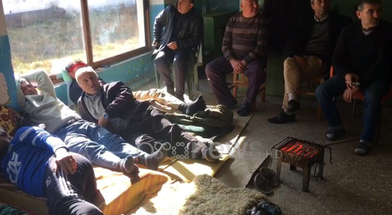 Greva e urisë, rëndohet gjendja shëndetësore e 14 punonjësve të nënstacionit të Poçemit