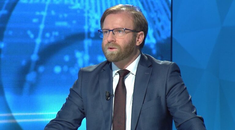 Haki Abazi: Presidenti Thaçi ka marrë përgjegjësi të cilat nuk i takojnë