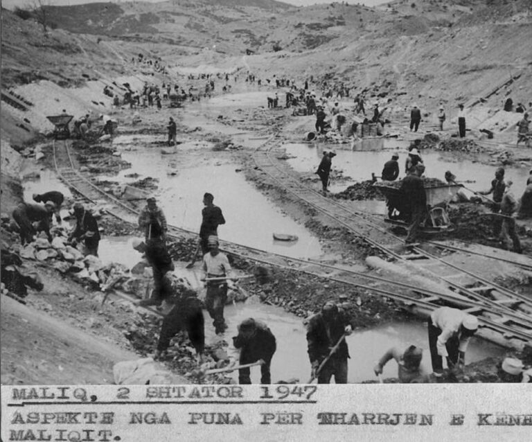 Tentoi vetëvrasjen duke prerë gishtat e këmbës, por e varrosën të gjallë, historia tragjike e kolonelit të diplomuar në Torino