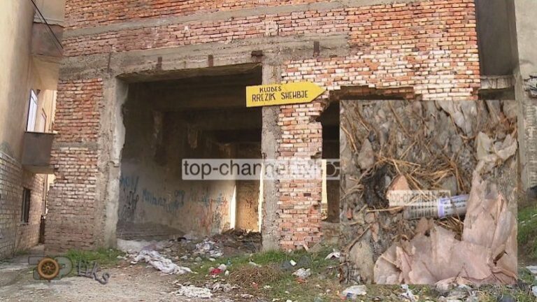 Skandali/ S*ks dhe drogë tek ish-godina e amortizuar e fabrikës së miellit në Korçë, banorët të alarmuar: Aty bëhet gjithçka!