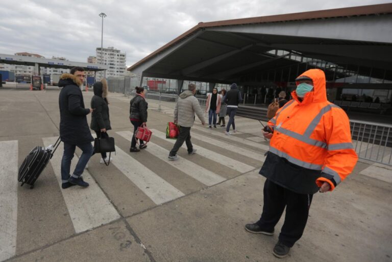Koronavirusi/ Kontrolle në Durrës për pasagjerët nga Bari, mes tyre dhe një shtetas kinez (Foto)