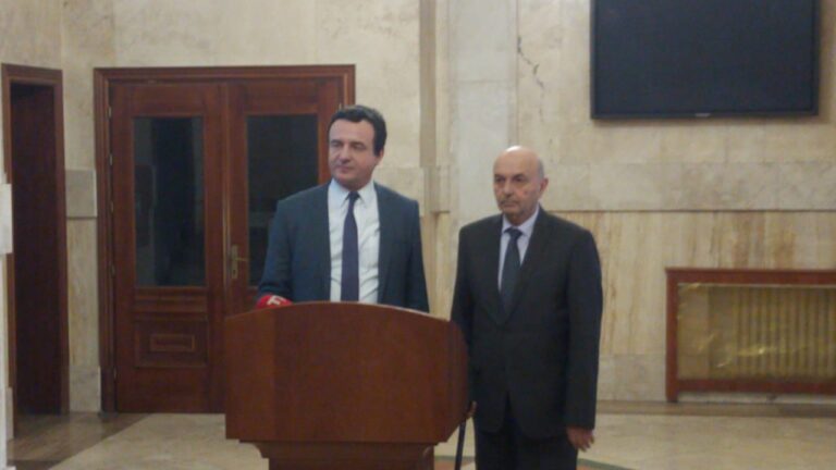 Kosova ka qeveri të re. Nënshkruhet marrëveshja mes VV dhe LDK