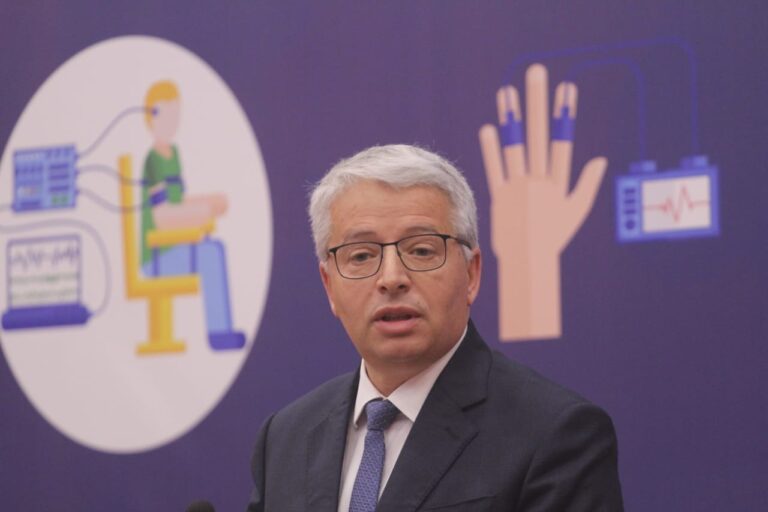 Makina e së vërtetës, Lleshaj i “paduruar”: Të niste me mua