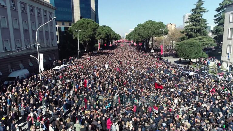Frika e Rilindjes prej mitingut të 2 marsit dhe alarmi për koronavirusin në Itali