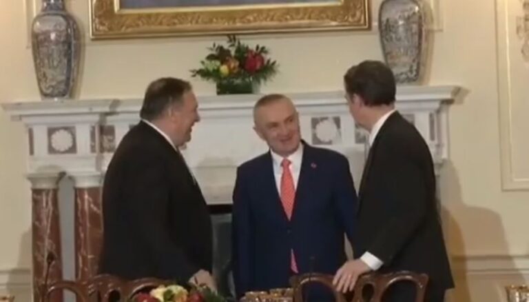 Presidenti Meta takon Pompeon: Shqipëria, shembull i harmonisë ndërfetare dhe mbështetëse e Aleancës