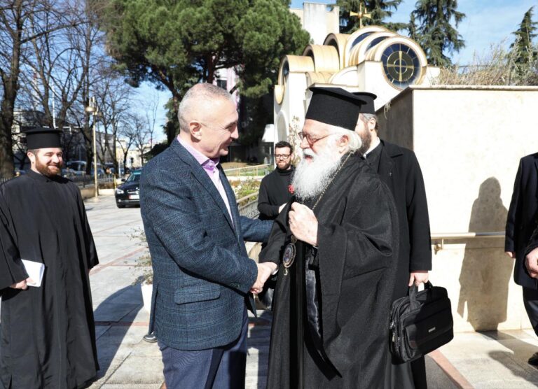 Meta në Katedralen Ortodokse gjatë seancës për dhurimin e gjakut: Lumturi është më mirë të japësh, sesa të marrësh