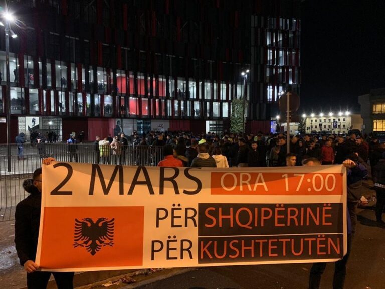 Tirana-Partizani, Presidenti Meta: Ngjarje e jashtëzakonshme festive, falënderim tifozëve për vëmendjen e tyre për 2 marsin